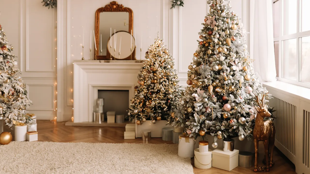 Hai una casa piccola? Ecco i trucchi geniali per mettere l’albero di Natale senza ingombrare