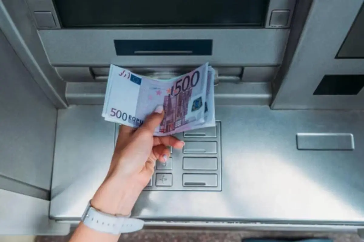 Ecco quanti soldi ha davvero sul conto corrente una persona normale (e quanto dovresti avere tu)