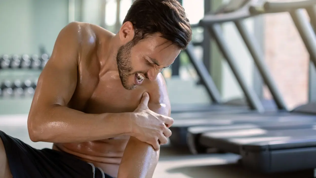 Non usarla solo per disinfettare ferite: ecco cosa può fare davvero l’acqua ossigenata in casa