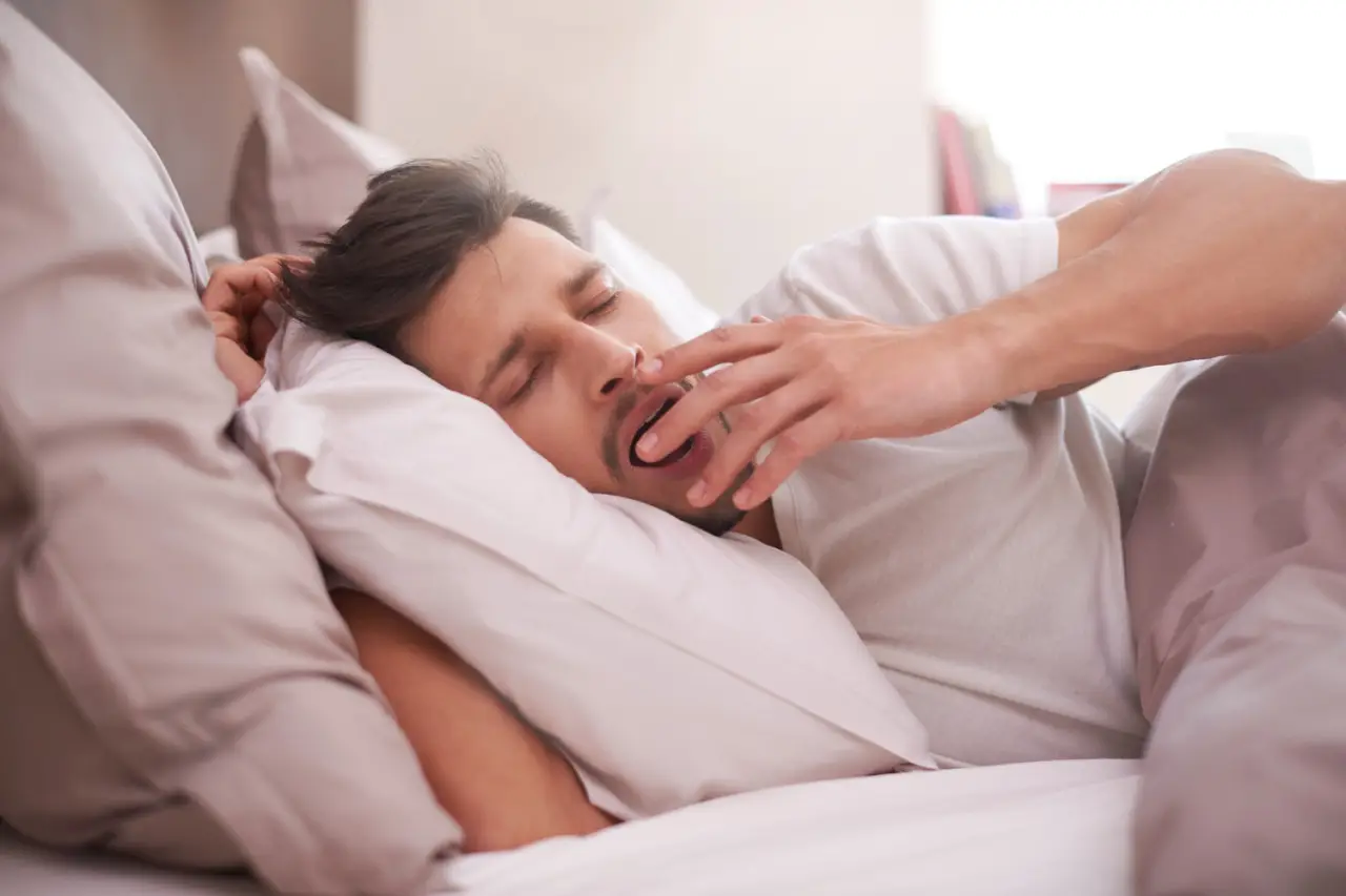 Come smettere di russare la notte? Il rimedio semplice che potrebbe cambiare il tuo sonno