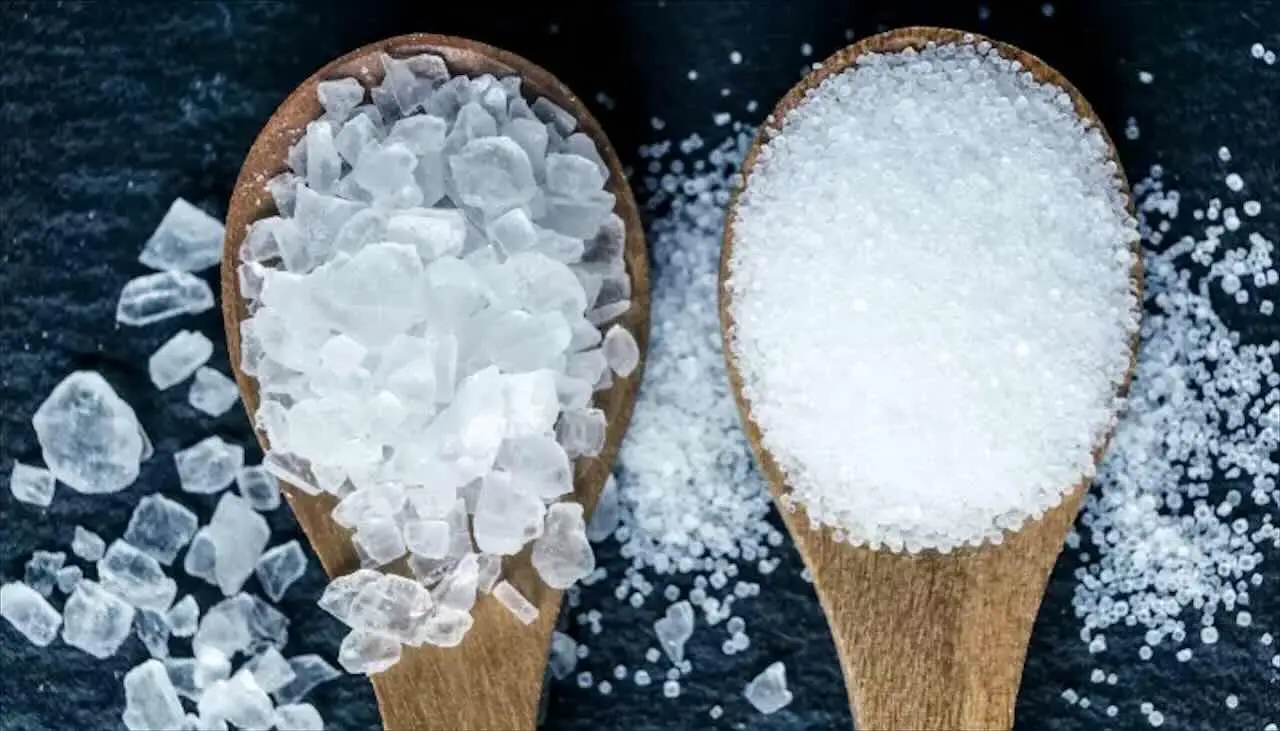 Come far rivivere i mobili in plastica sbiaditi il metodo con acqua e sale